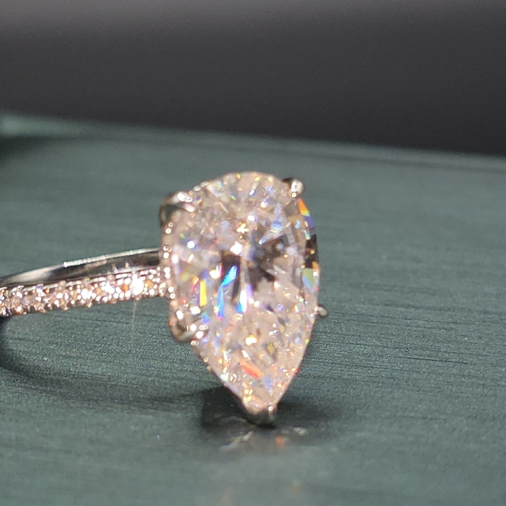 4ct FIRE 🔥 Moissanite Diamond Ring | S925 | Hidden Halo. Pear Cut. - Picture 6 of 6